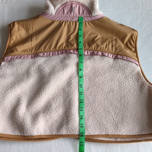 FP Movement by Free People Hit the Slopes Cropped Zip Up Vest Pink Tan Ivory XL - Picture 8 of 10